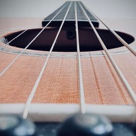 acoustic guitar tuition - finger picking travis picking